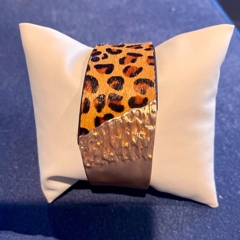 SAACHI GENUINE LEATHER LEOPARD PRINT BRACELET